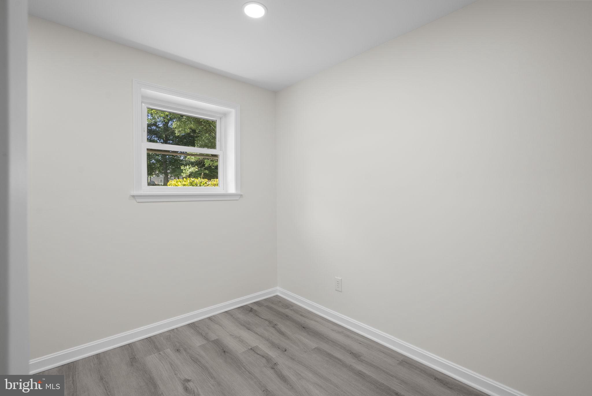 CLINTON WOODS - Residential