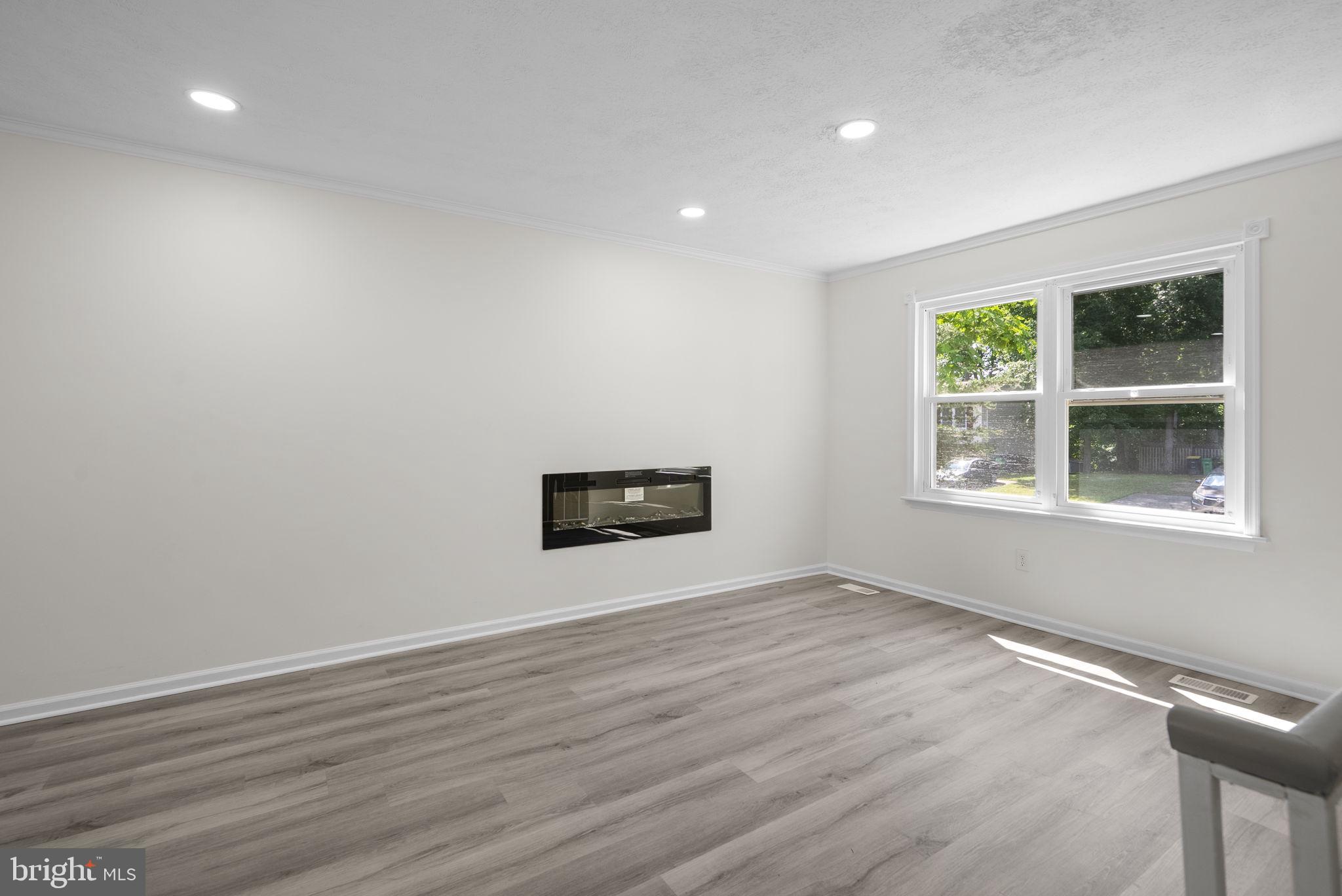 CLINTON WOODS - Residential