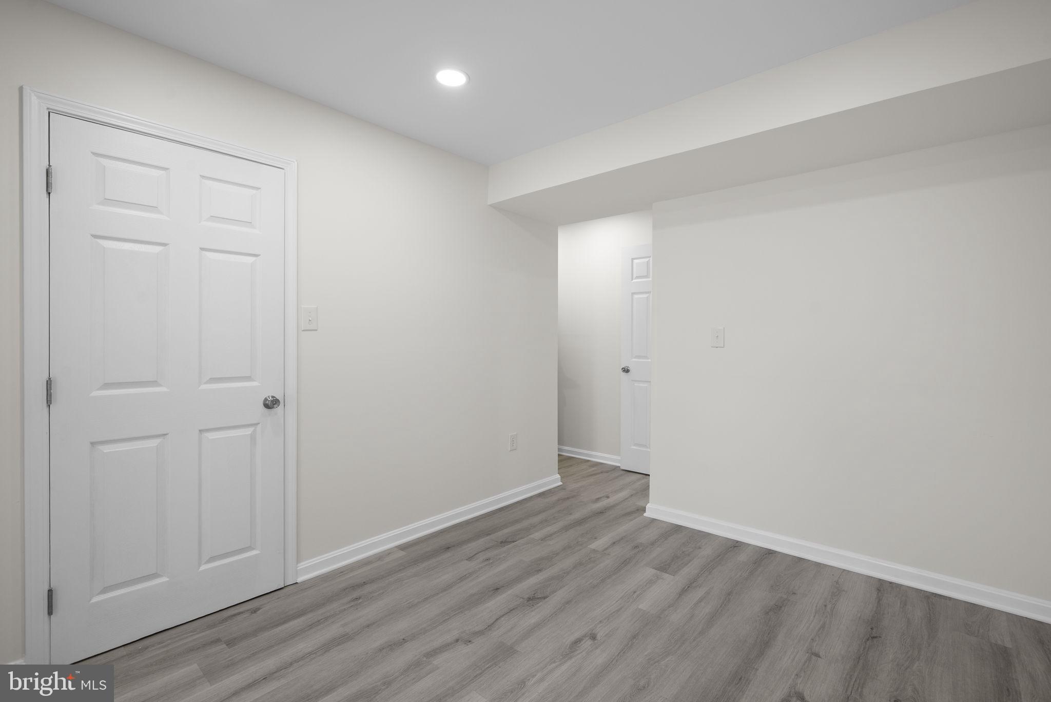 CLINTON WOODS - Residential