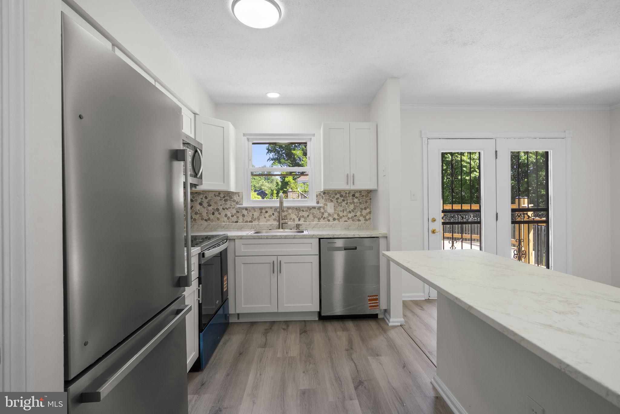 CLINTON WOODS - Residential