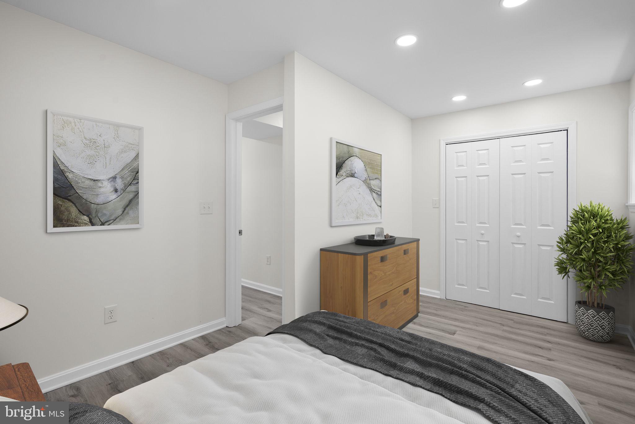 CLINTON WOODS - Residential