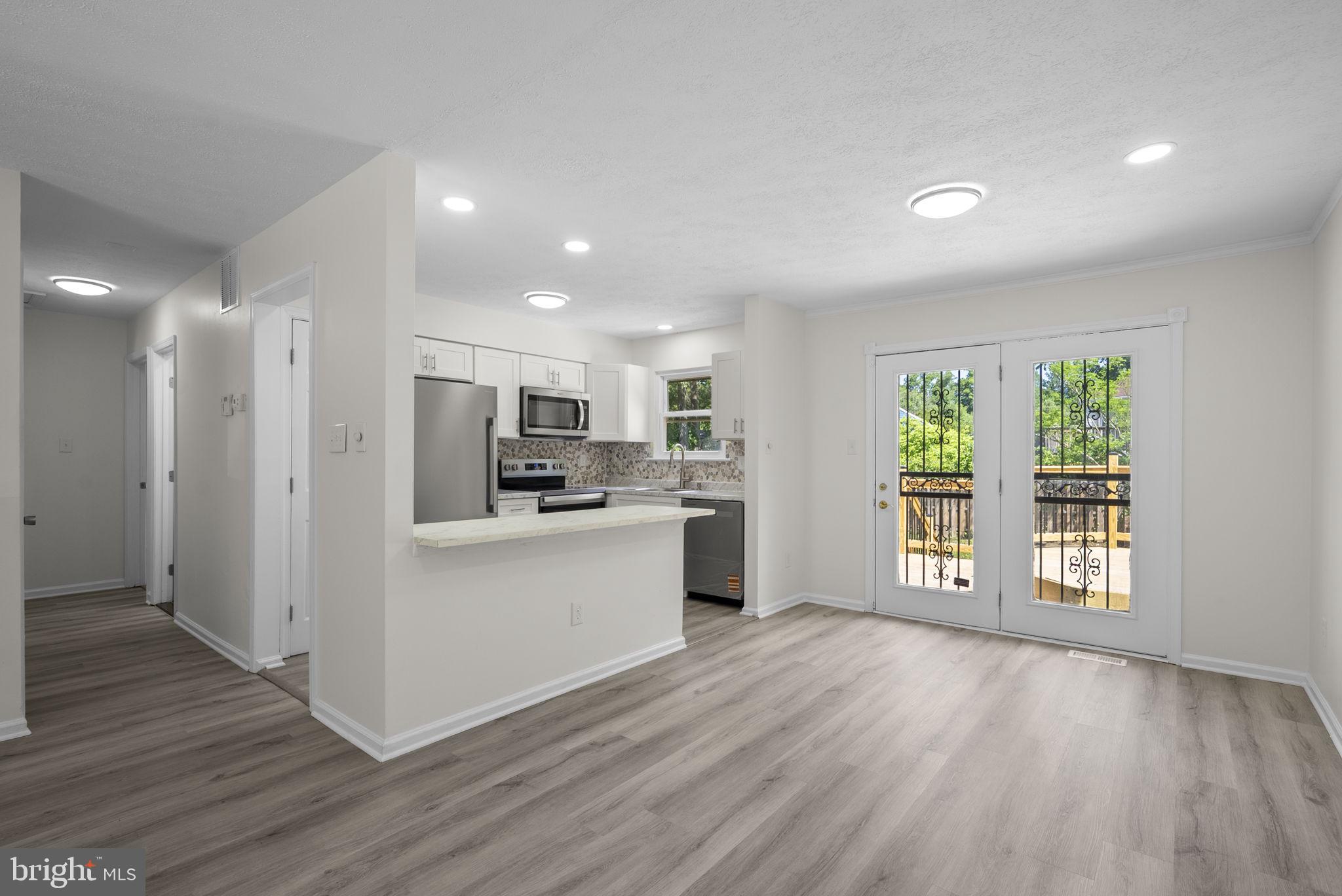 CLINTON WOODS - Residential