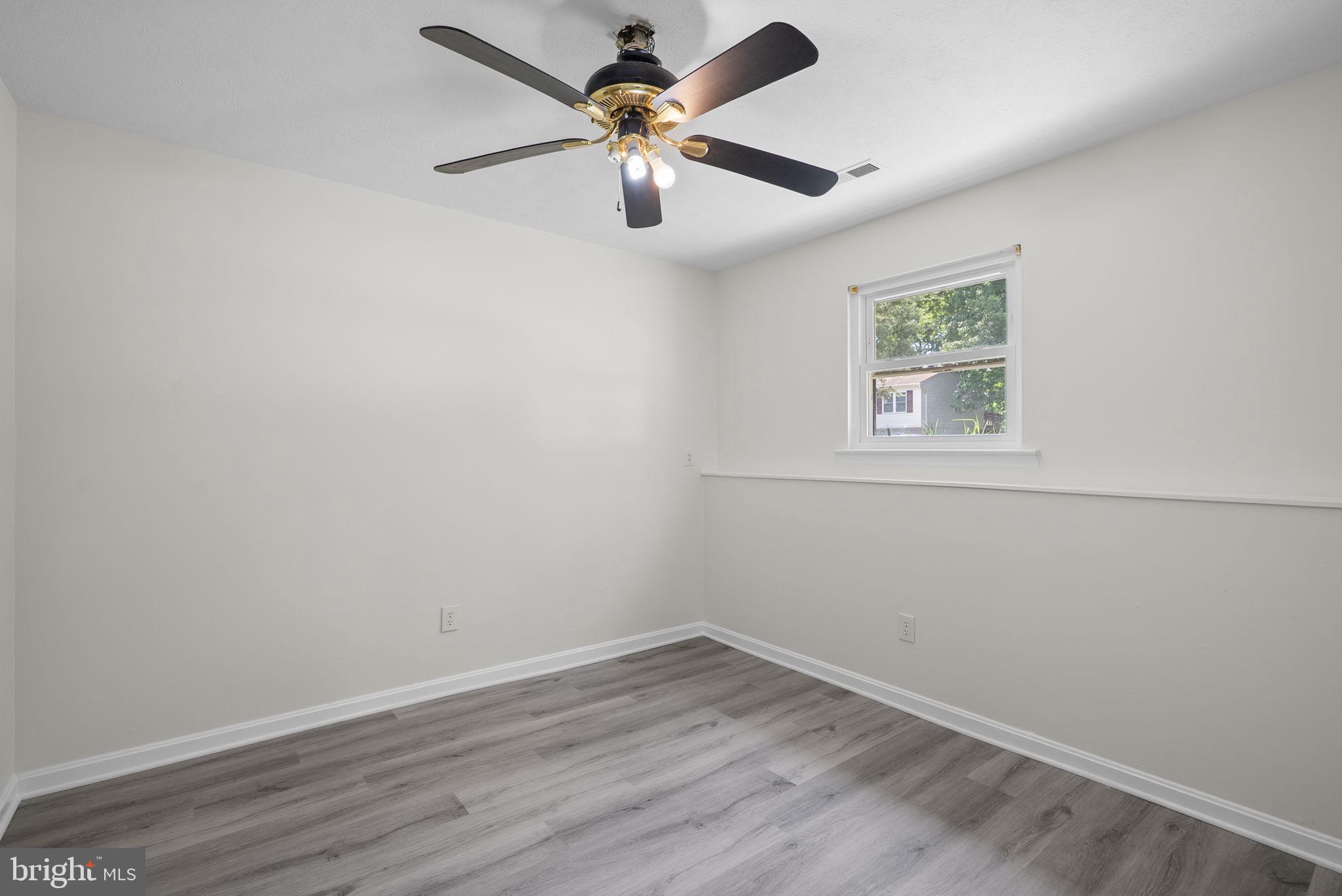 CLINTON WOODS - Residential