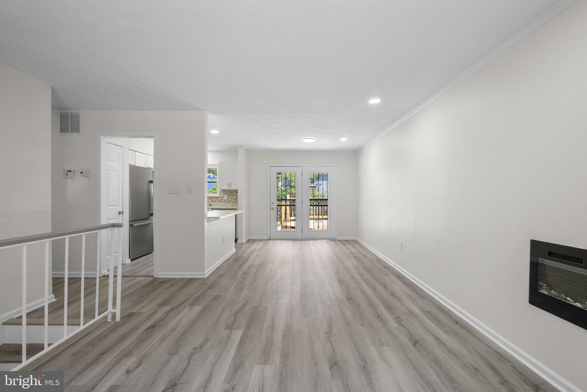 CLINTON WOODS - Residential