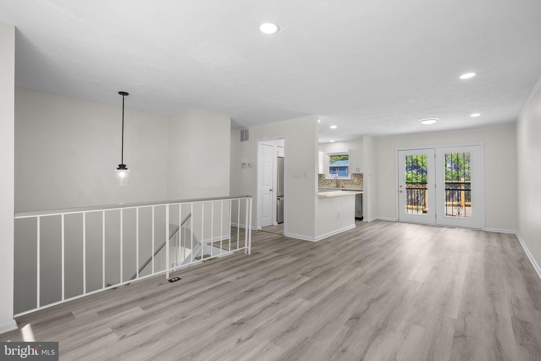 CLINTON WOODS - Residential