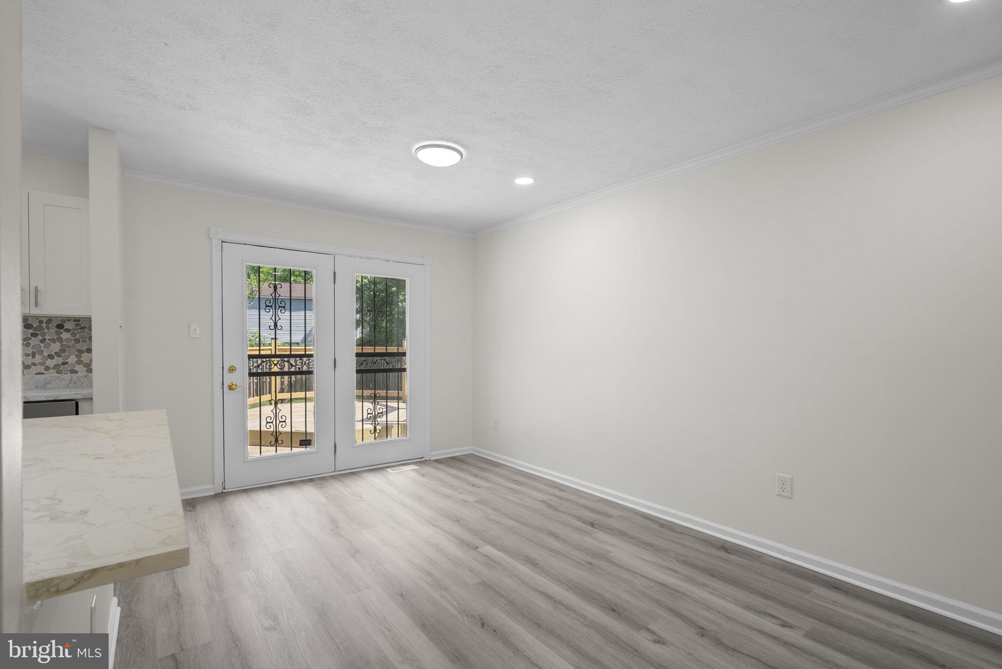 CLINTON WOODS - Residential