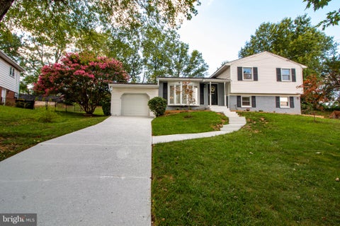 Photo of 6120 Squire Lane, ALEXANDRIA, VA 22310 (MLS # VAFX2339886)