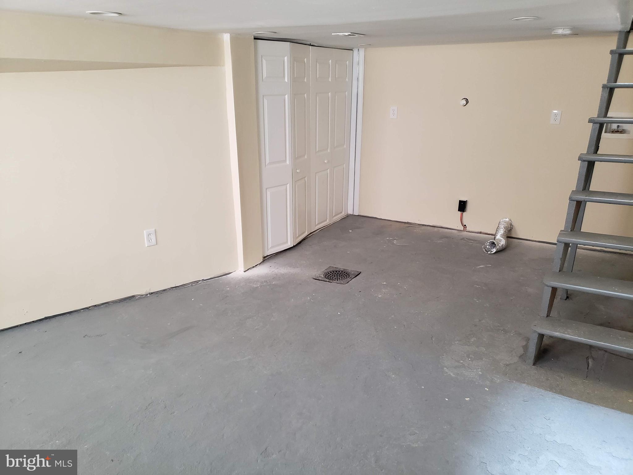 NORRIS SQUARE - Residential Lease