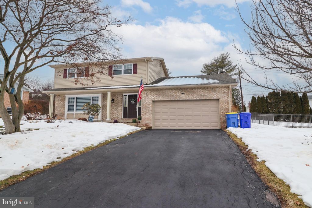 Photo of 500 Cortleigh Drive, YORK, PA 17402 (MLS # PAYK2097842)