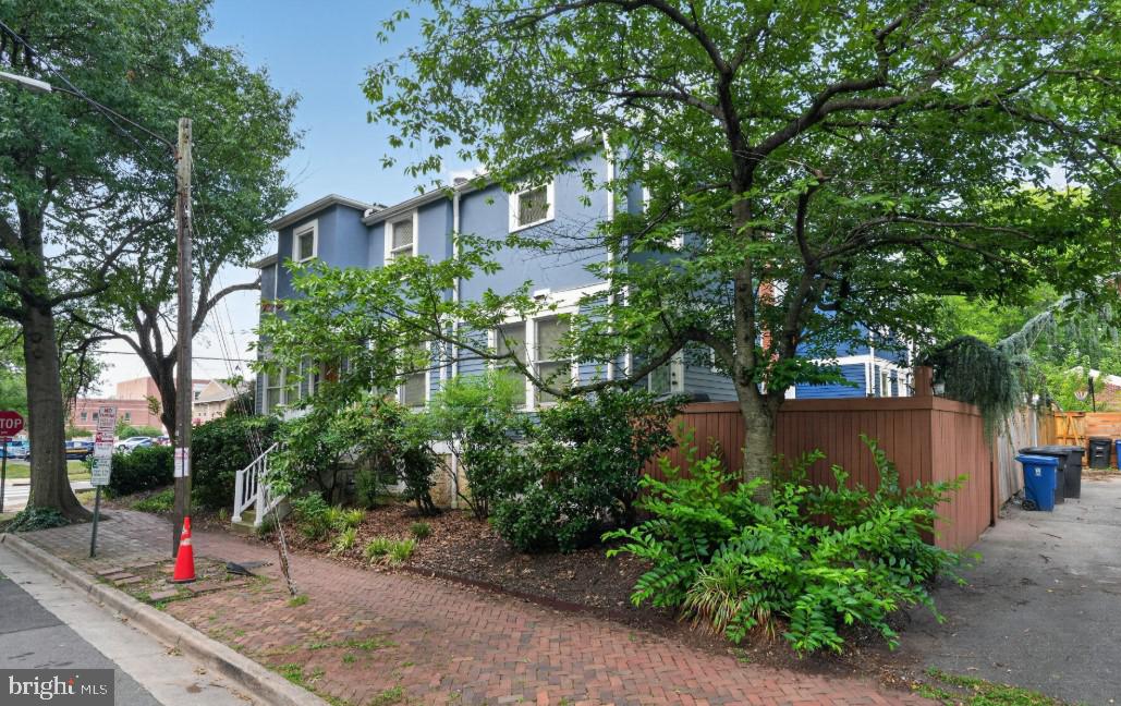 400 N WEST STREET