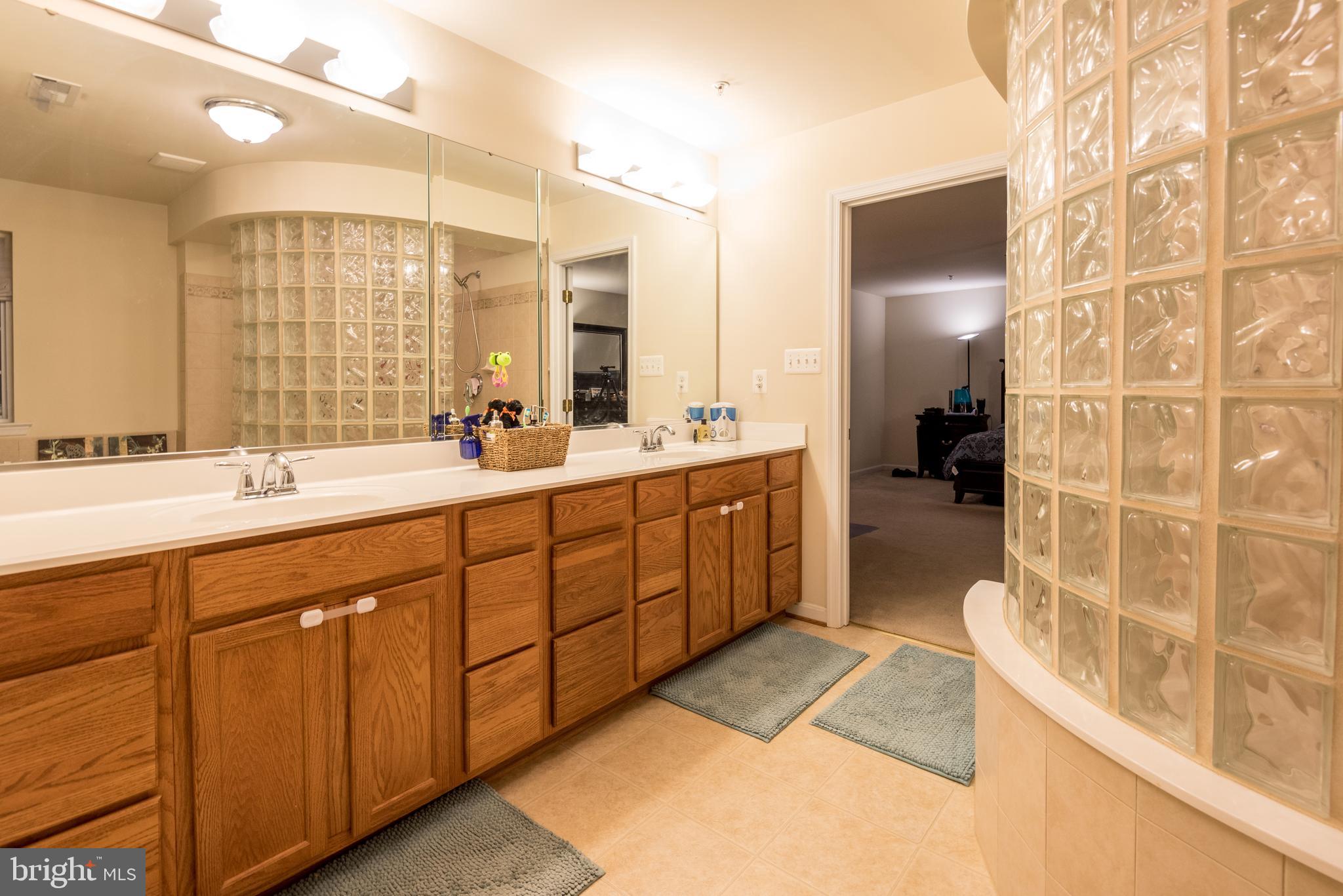 BEN OAKS - Residential