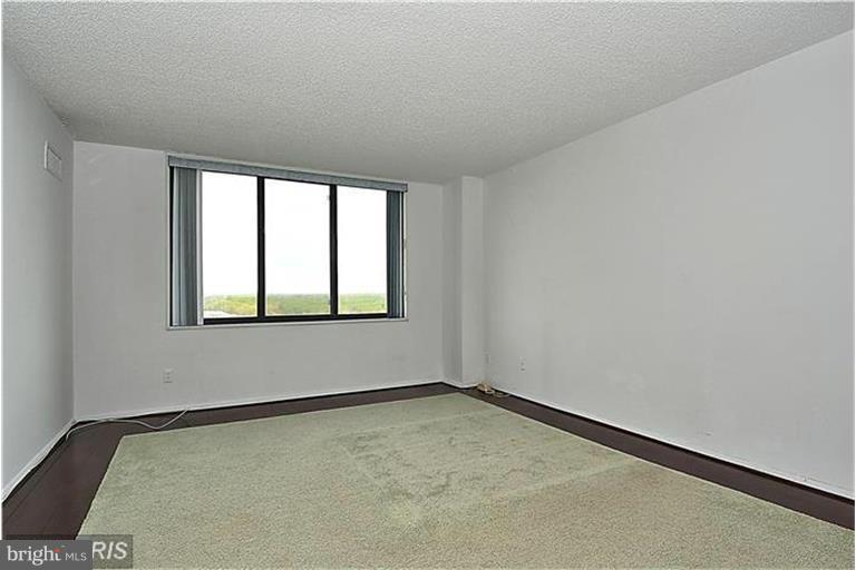 PROMENADE TOWERS - Residential Lease