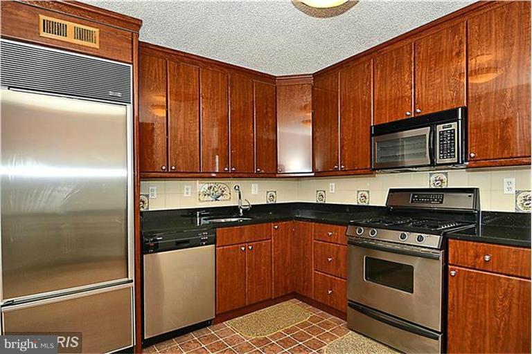 PROMENADE TOWERS - Residential Lease