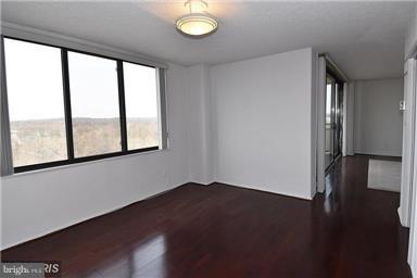 PROMENADE TOWERS - Residential Lease