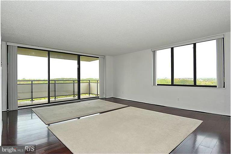 PROMENADE TOWERS - Residential Lease