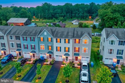 Townhouse For Sale - 2049 Rivers Drive<br/> NEWARK, DE 19702