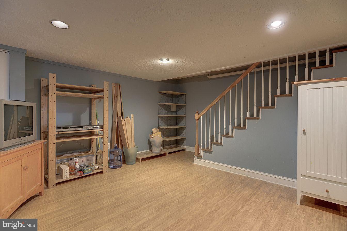 VIRGINIA SQUARE - Residential Lease