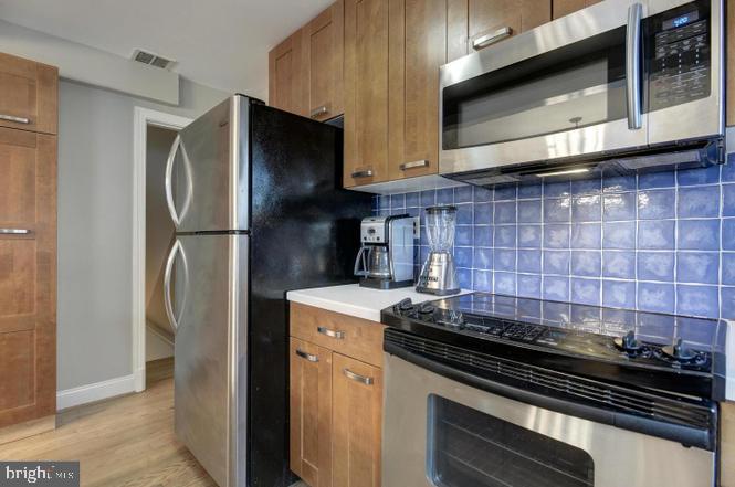 VIRGINIA SQUARE - Residential Lease