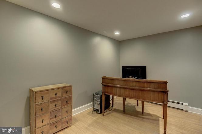 VIRGINIA SQUARE - Residential Lease