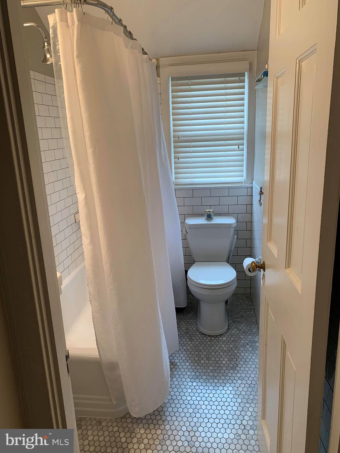 VIRGINIA SQUARE - Residential Lease