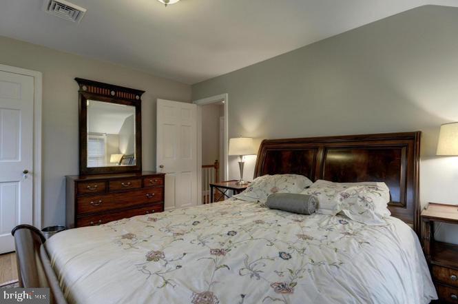 VIRGINIA SQUARE - Residential Lease