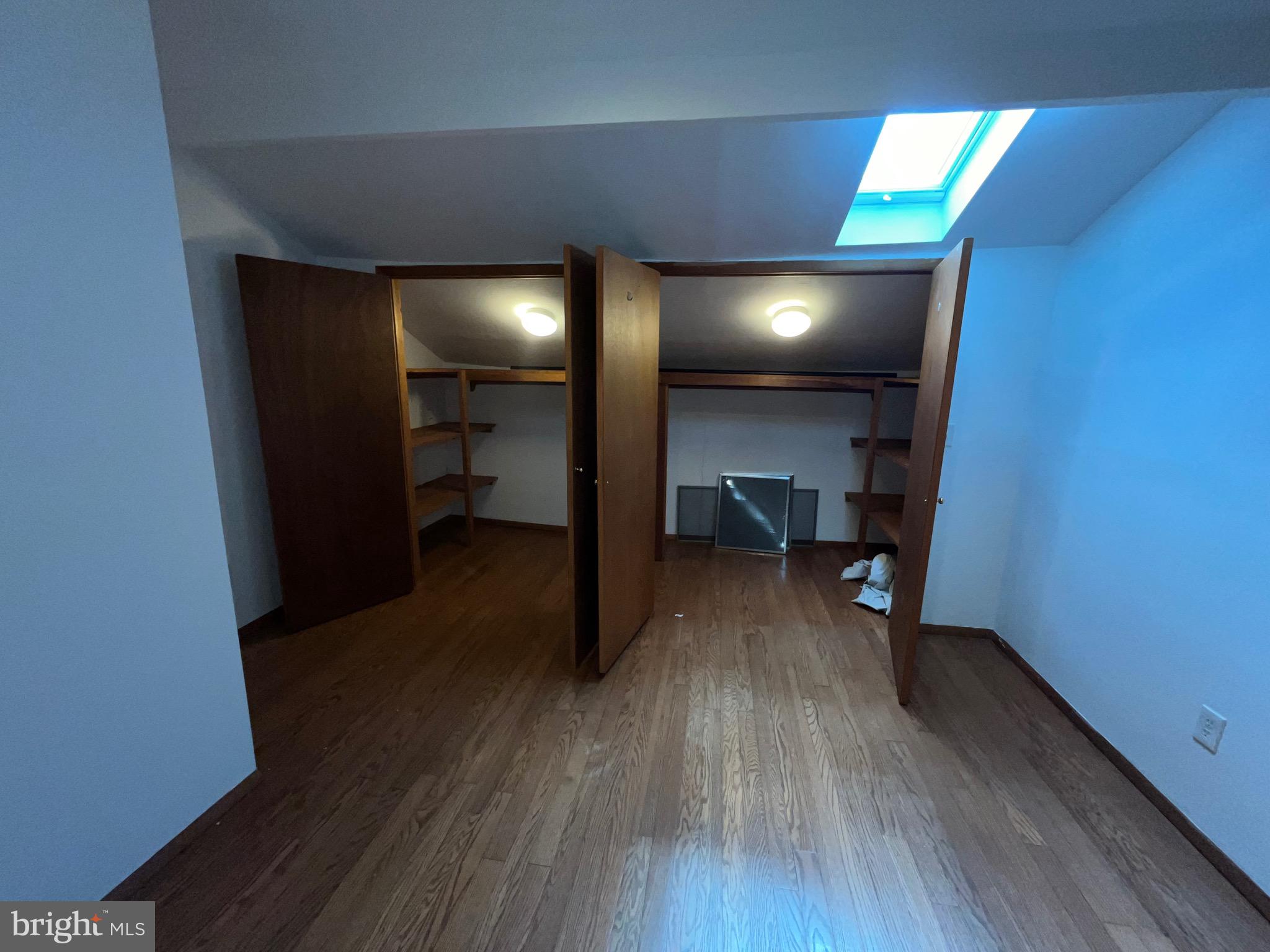 VILLAGE II - Residential Lease