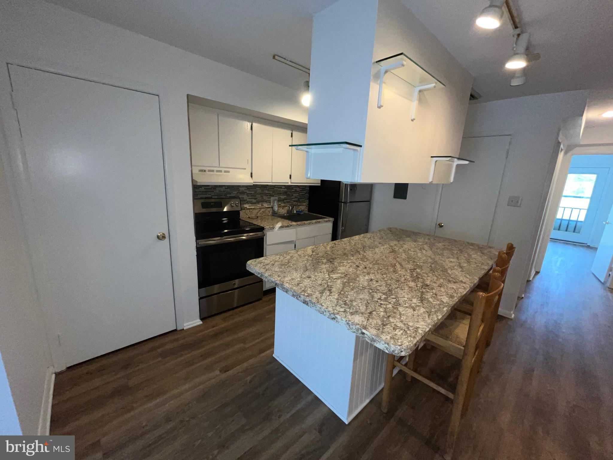 VILLAGE II - Residential Lease