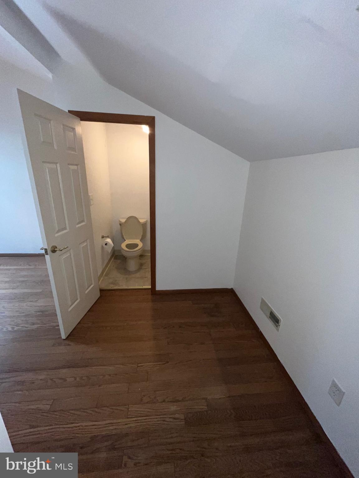 VILLAGE II - Residential Lease