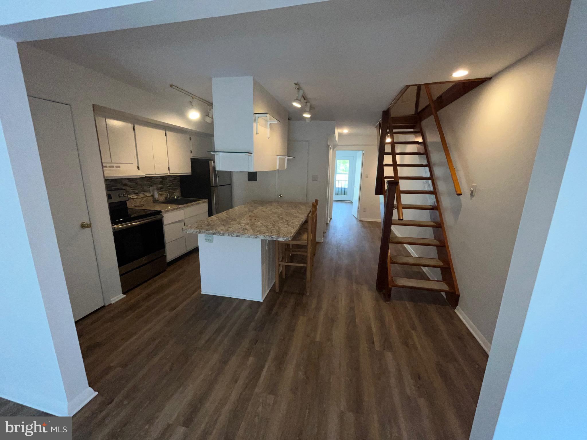 VILLAGE II - Residential Lease