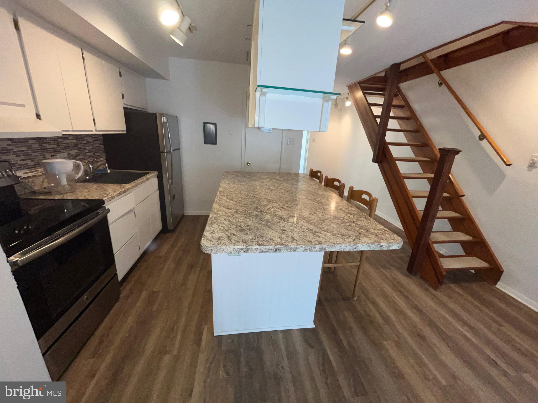 VILLAGE II - Residential Lease