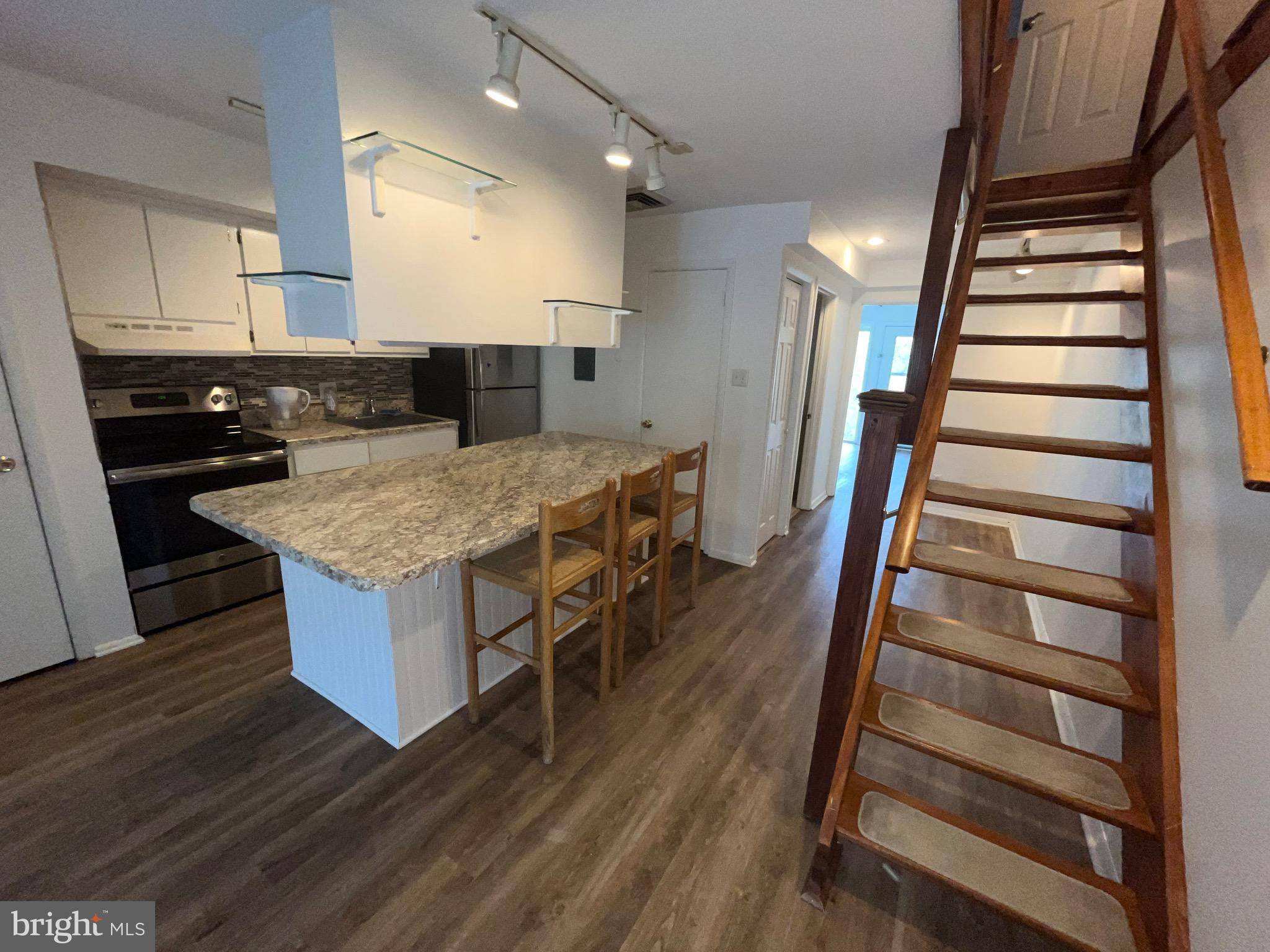 VILLAGE II - Residential Lease