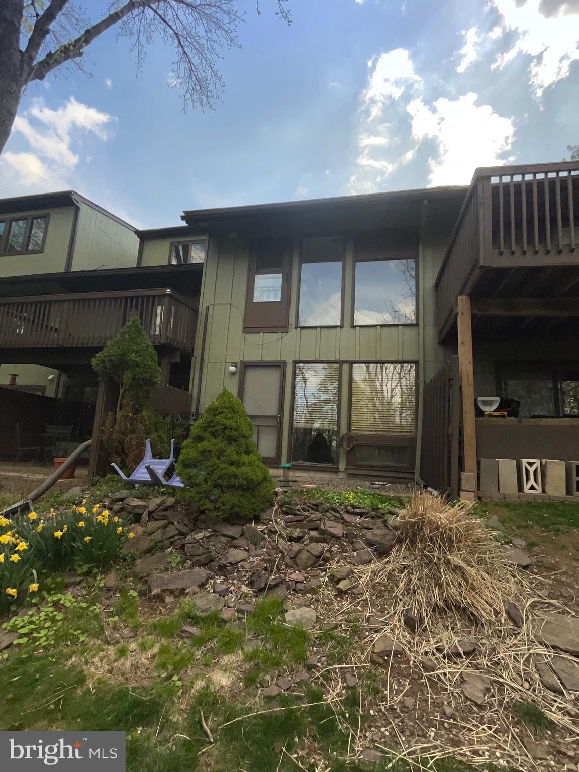 VILLAGE II - Residential Lease