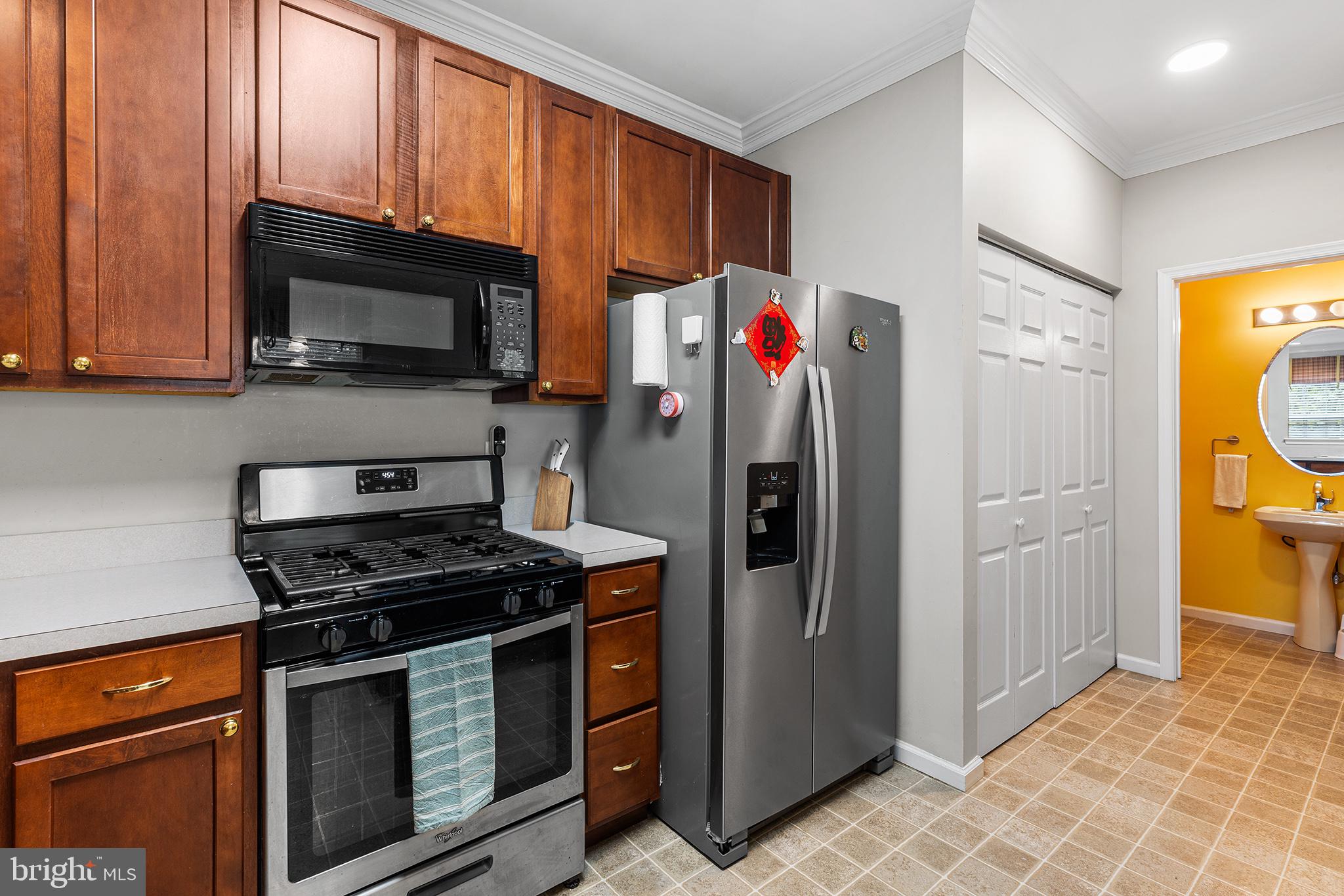 CHARLESTOWN OAKS - Residential