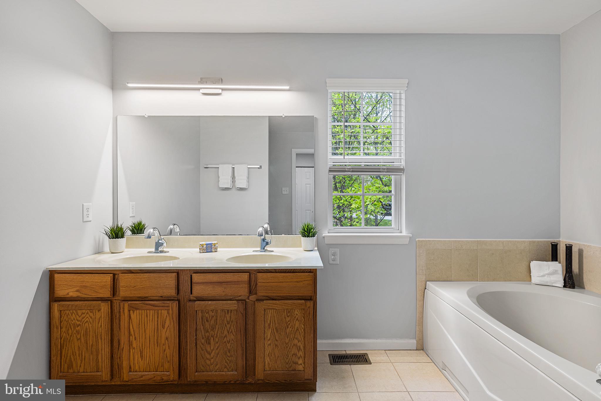 CHARLESTOWN OAKS - Residential