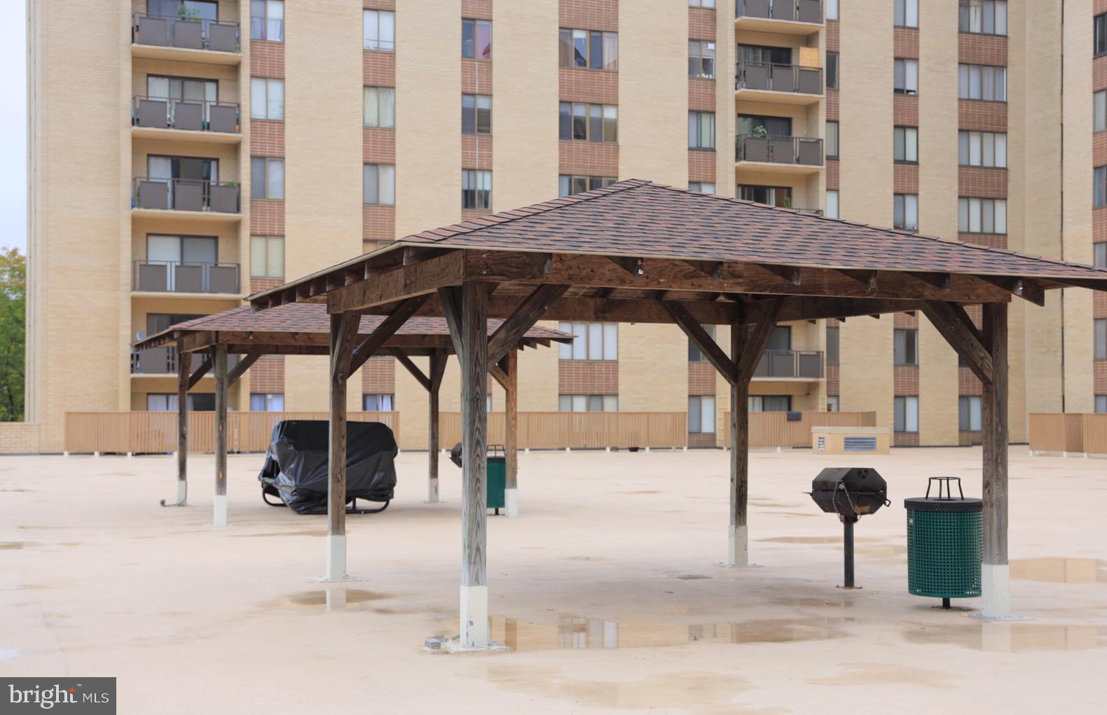 WOODLAKE TOWERS - Residential