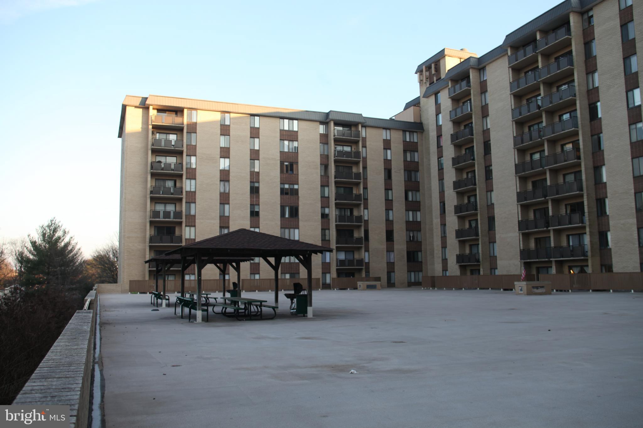 WOODLAKE TOWERS - Residential