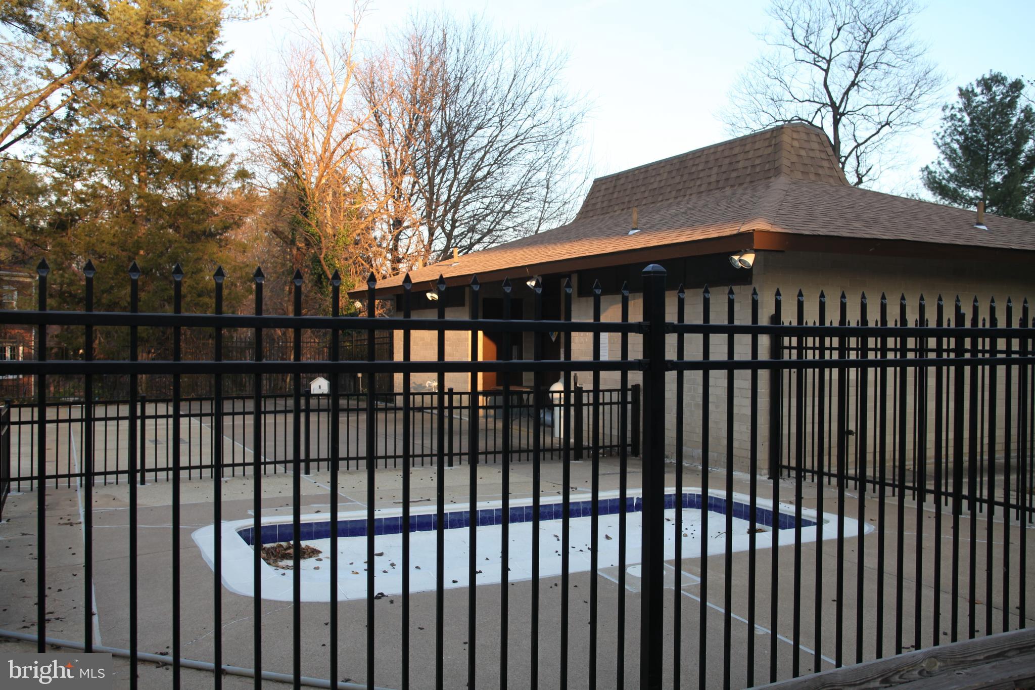 WOODLAKE TOWERS - Residential