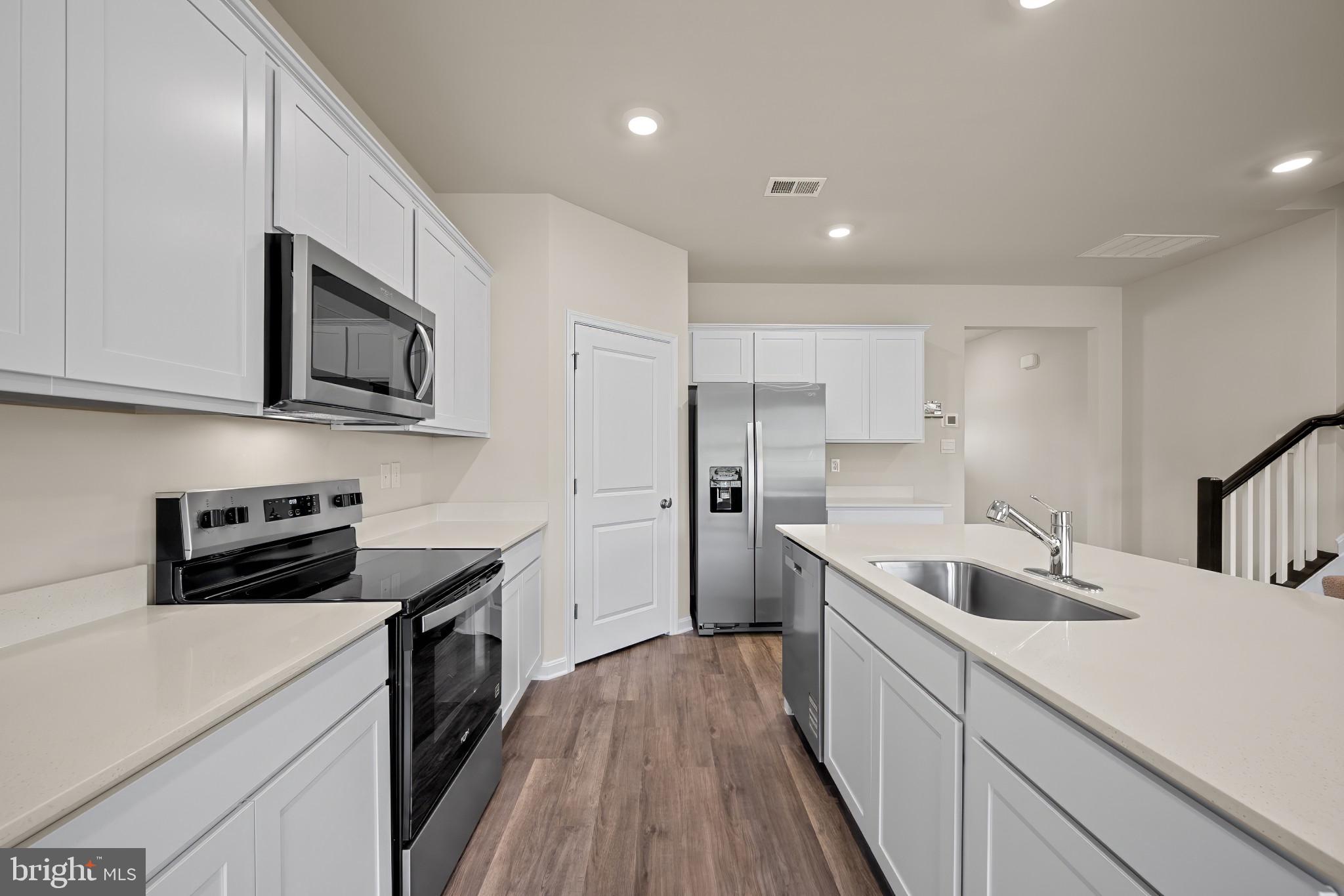 PEMBROOKE - Residential