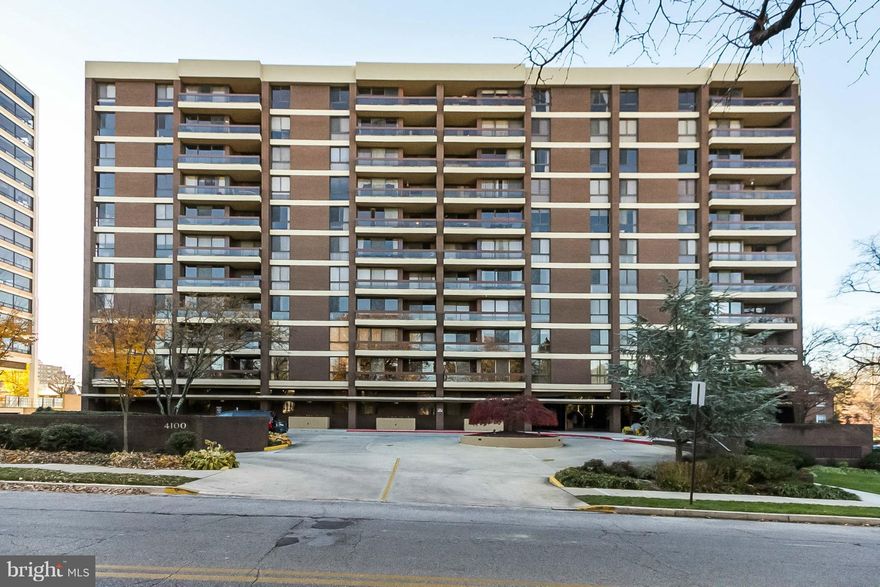 Great new price! Fresh & modern kitchen/ baths renovation just complete in full service bdlg.  Stainless steel appliances, w/d, stainless backsplash, ceramic tile, gleaming parquet floors, tons of closets and fantastic southwest views overlooking pool.  Deeded parking, additional storage,exercise room, party/meeting room, heat/hw/elec included in condo fees. New windows to be installed Spring 2014