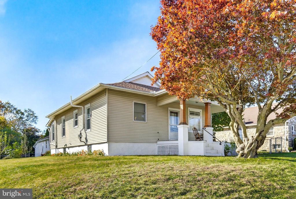 Photo of 406 Brimmer Avenue, NEW HOLLAND, PA 17557 (MLS # PALA2078896)