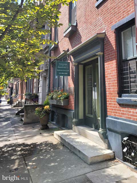 Townhouse For Rent - 338 S 16th Street #1<br/> PHILADELPHIA, PA 19102