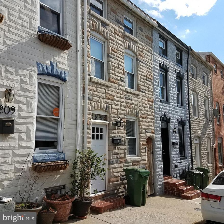 RENTAL TOWNHOME JUST LISTED IN UPPER FELLS POINT AVAILABLE FOR IMMEDIATE MOVE IN! Located in Historic Fells Point. Walk to Fells, Canton or Patterson Park. All wood floors, CAC, private courtyard, pet friendly. Perfect for room mates with bedrooms on separate levels. Really convenient to JHH and shuttle stop. All appointments thru CSS. See today!