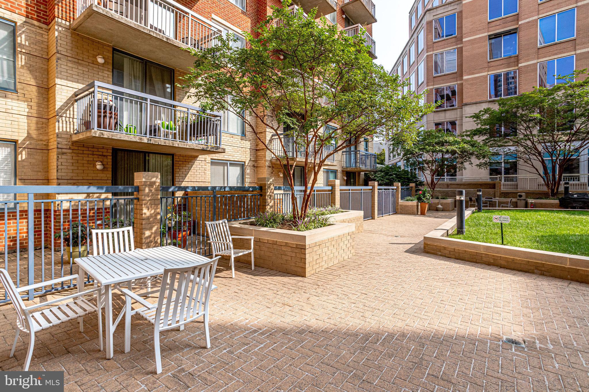LEXINGTON SQUARE - Residential