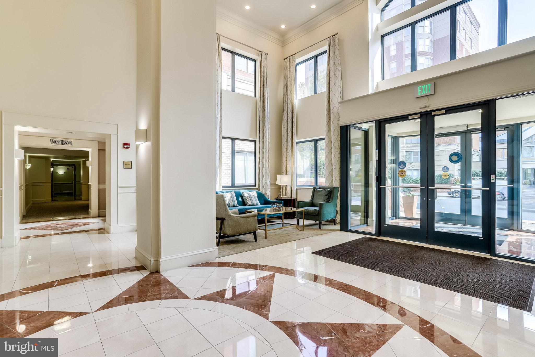 LEXINGTON SQUARE - Residential