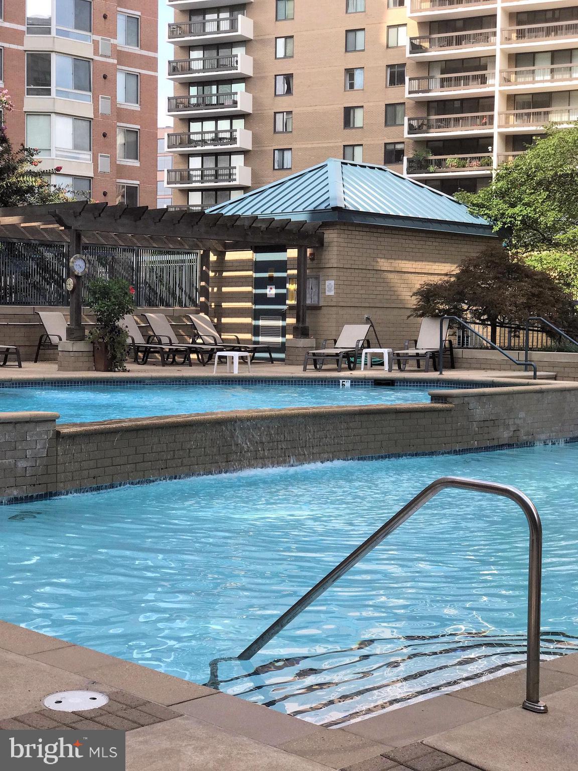 LEXINGTON SQUARE - Residential