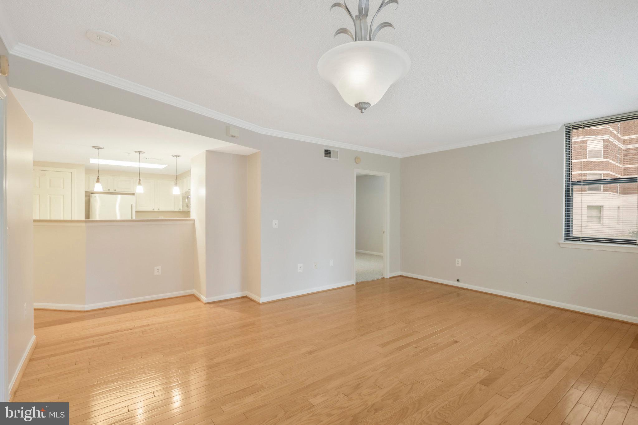 LEXINGTON SQUARE - Residential