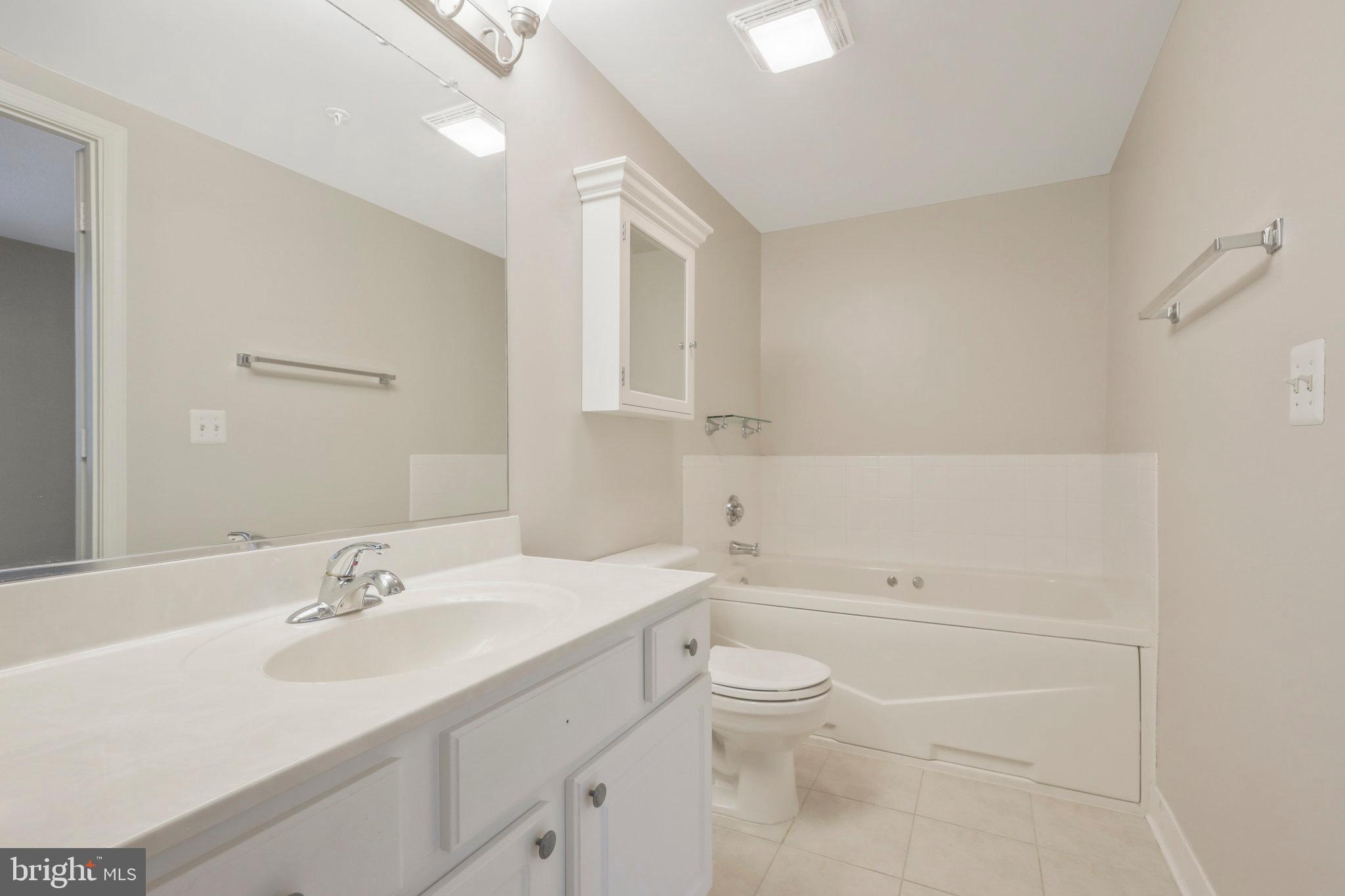 LEXINGTON SQUARE - Residential