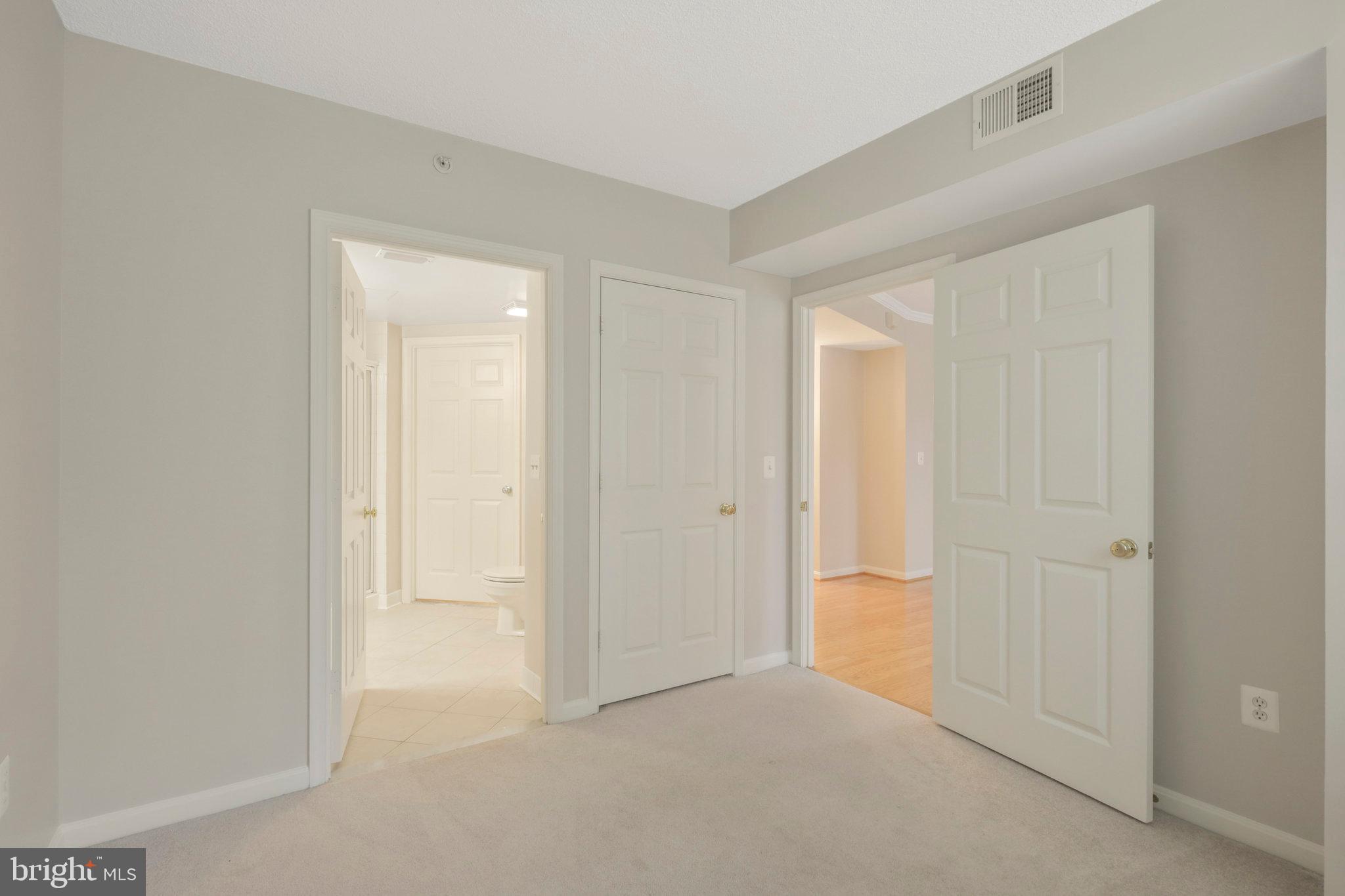 LEXINGTON SQUARE - Residential