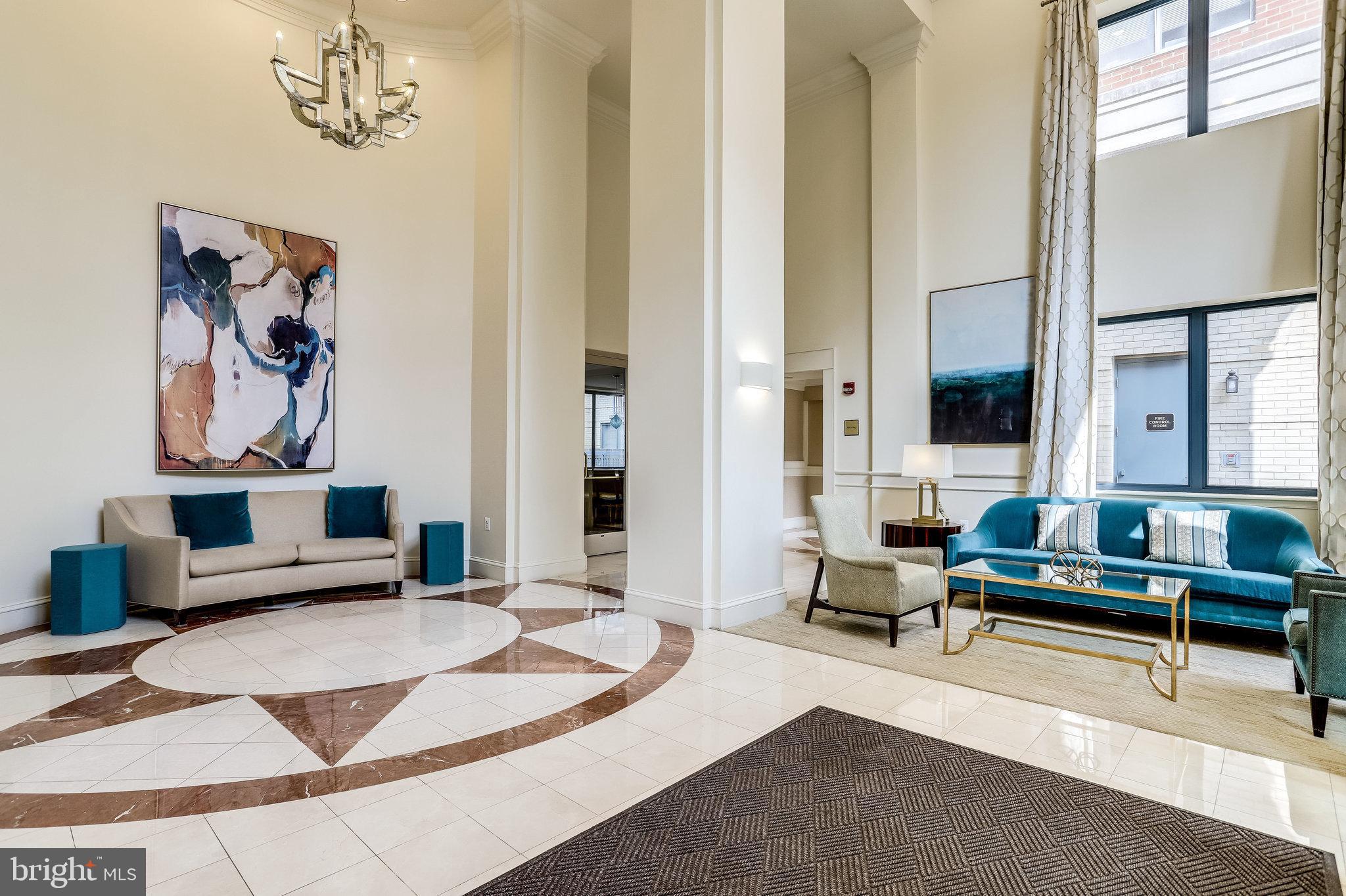LEXINGTON SQUARE - Residential