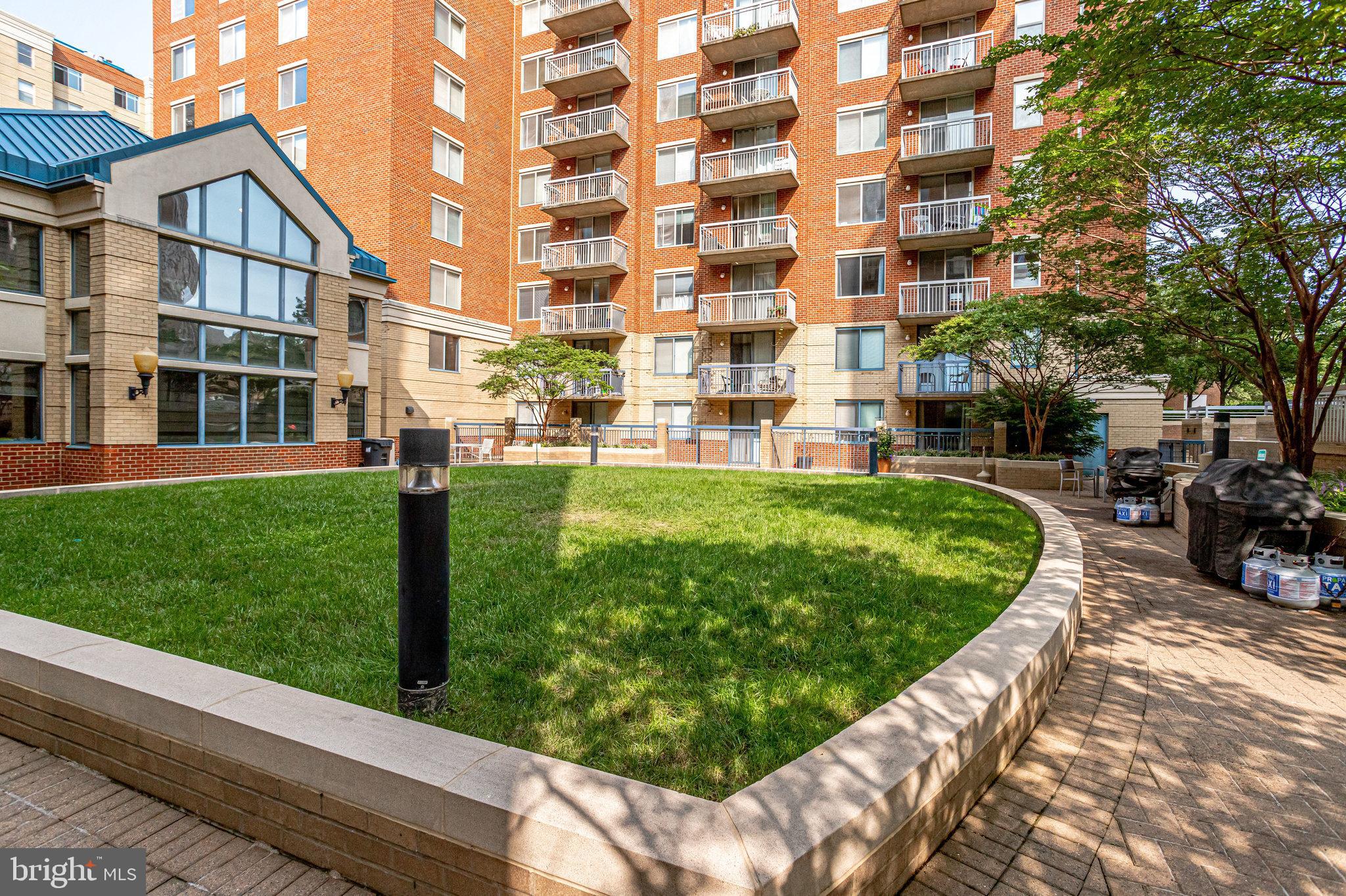 LEXINGTON SQUARE - Residential